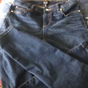 Jones New York Signature Madison Skinny size 4